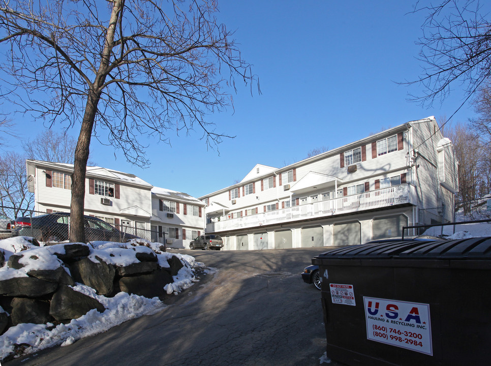 Sylvan Apartments in Waterbury, CT - Building Photo