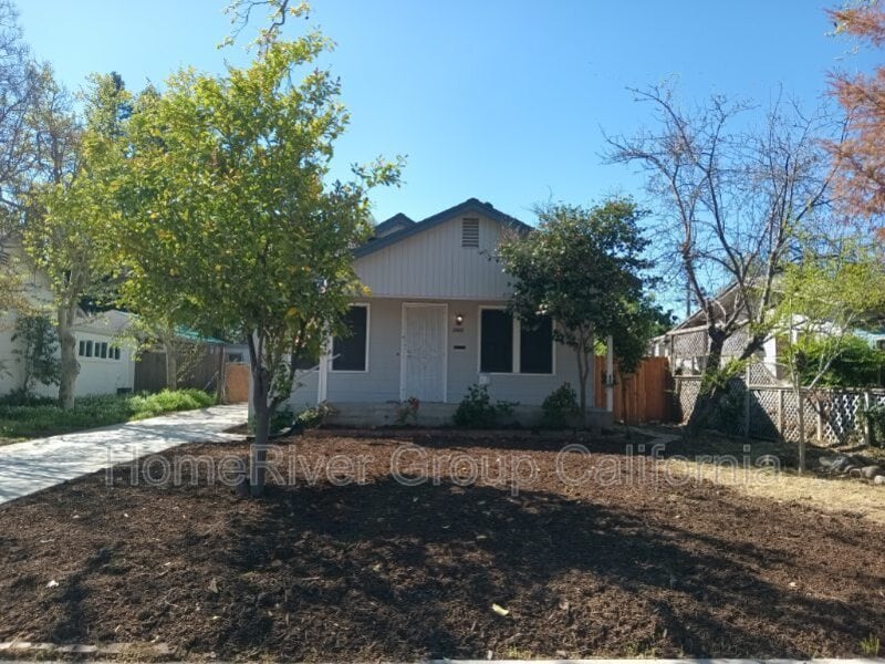 5024 10th Ave in Sacramento, CA - Building Photo