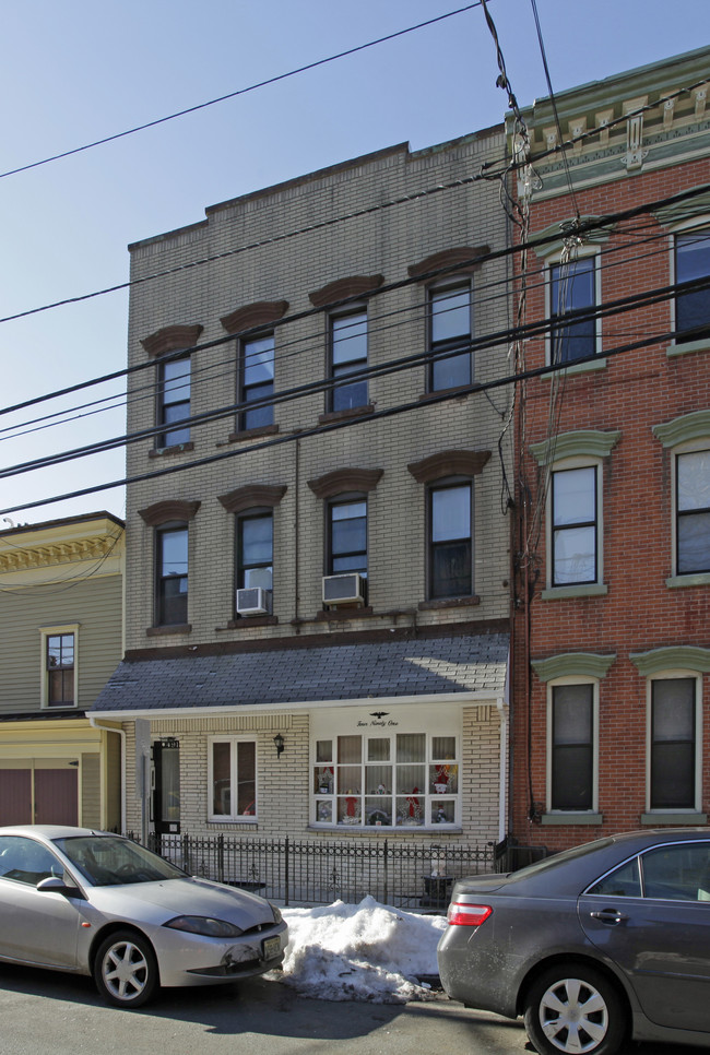 491 Monmouth St in Jersey City, NJ - Building Photo - Building Photo