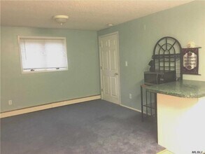 1 Gilford Ct in Melville, NY - Building Photo - Building Photo