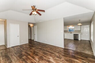 18714 Andalusian Dr, Unit 5 in Cypress, TX - Building Photo - Building Photo