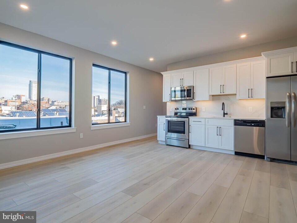 769 S 10th St in Philadelphia, PA - Building Photo