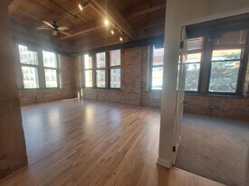 331 S Peoria St in Chicago, IL - Building Photo