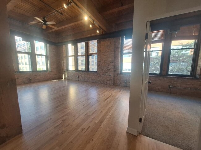 property at 331 S Peoria St