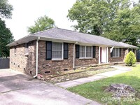 7820 Meadowdale Ln in Charlotte, NC - Building Photo - Building Photo