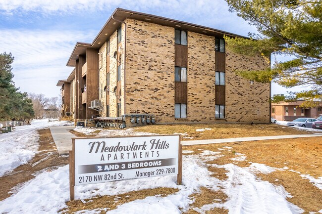 2170 NW 82nd St in Clive, IA - Building Photo - Building Photo