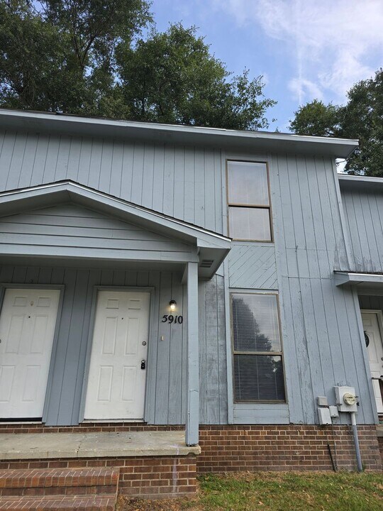 5910 Aftonshire Dr in Fayetteville, NC - Building Photo