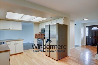 1285 Crescent Dr in Oak Harbor, WA - Building Photo - Building Photo