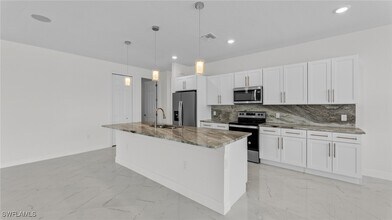 3225 NW 21st Terrace in Cape Coral, FL - Building Photo - Building Photo
