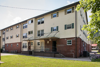 Bridgewater Place Apartments in Montgomery, WV - Building Photo - Building Photo