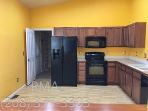 230 E Havasupai St in Meridian, ID - Building Photo - Building Photo