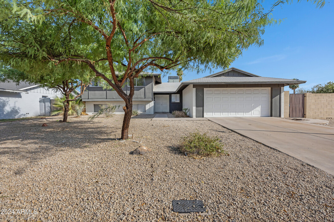 1705 E La Jolla Dr in Tempe, AZ - Foto de edificio