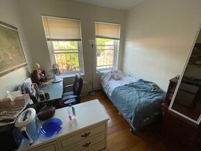 61 S Huntington Ave, Unit 3 in Boston, MA - Foto de edificio - Building Photo
