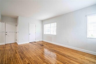 1007 Bay Dr in Miami Beach, FL - Building Photo - Building Photo