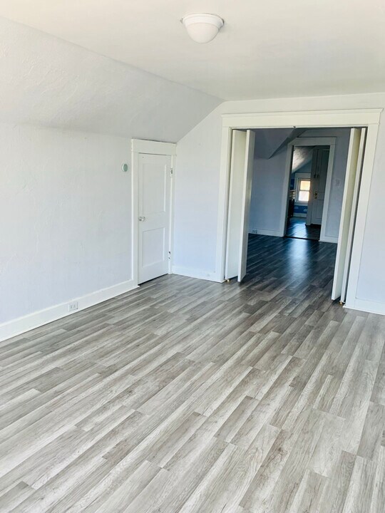 1655 Waterbury Rd in Lakewood, OH - Building Photo