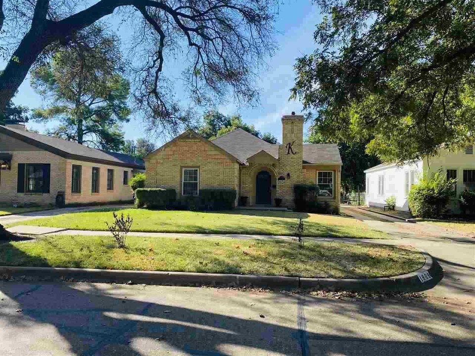 1809 Victory Ave in Wichita Falls, TX - Building Photo