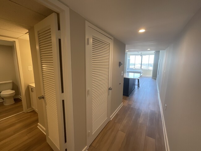 14 Lockwood Dr in Charleston, SC - Foto de edificio - Building Photo