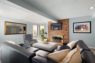 Waterford Manors in Manchester, MO - Foto de edificio - Interior Photo