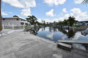 3461 Lakeview Dr in Naples, FL - Building Photo - Building Photo