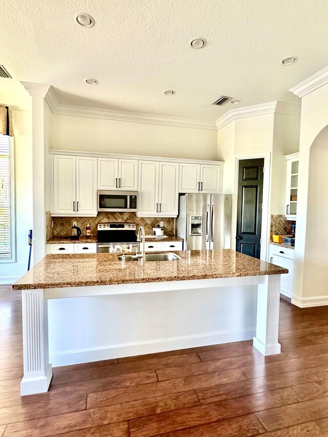 8186 NW 105th Ln in Parkland, FL - Building Photo - Building Photo