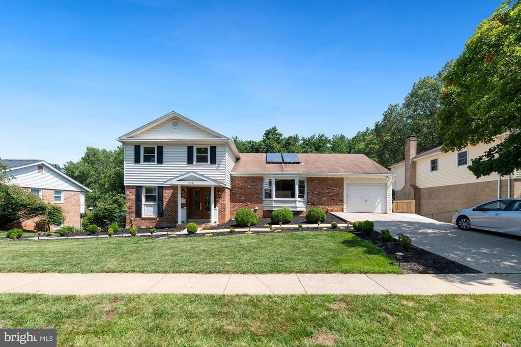8121 Briar Creek Dr in Annandale, VA - Foto de edificio