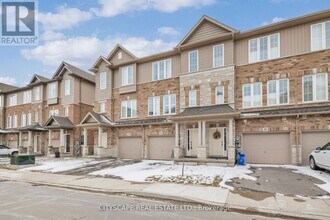 34 Laguna Vlg Cres in Hamilton, ON - Building Photo - Building Photo