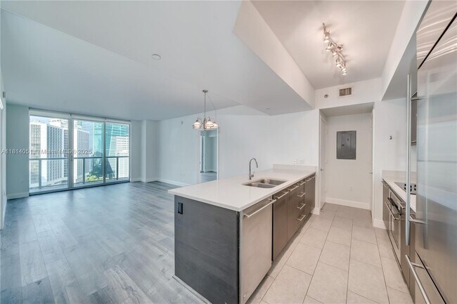 55 SE 6th St, Unit 1703 in Miami, FL - Building Photo - Building Photo