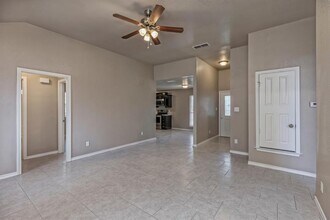 1103 Concho St in Belton, TX - Building Photo - Building Photo