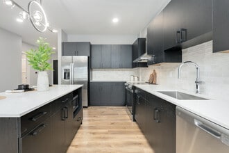 Lindsey Living in Troy, MI - Building Photo - Building Photo