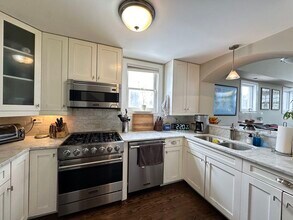 643 W Belmont Ave, Unit G05C in Chicago, IL - Building Photo - Building Photo