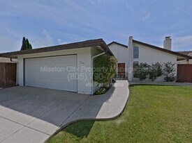 7341 Elmhurst Pl in Goleta, CA - Building Photo