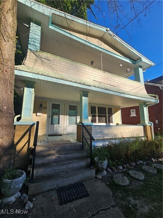97 Hawthorne Ave in Akron, OH - Building Photo