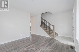 276 Appalachian Cir in Ottawa, ON - Building Photo - Building Photo