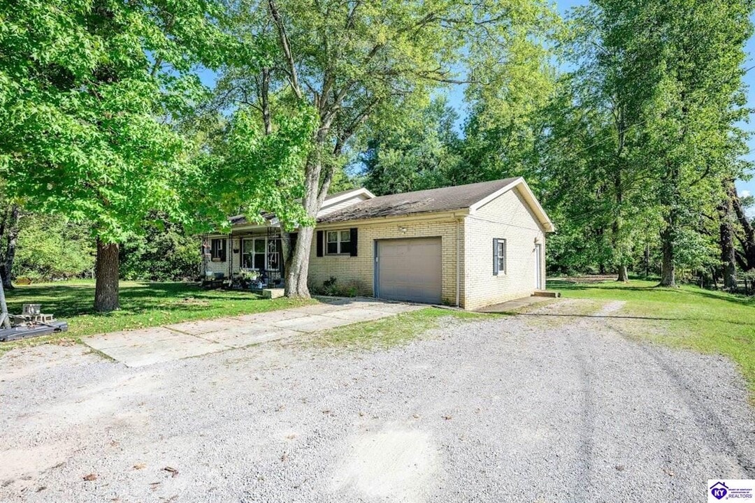 5918 S Wilson Rd in Elizabethtown, KY - Building Photo