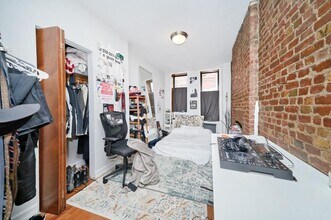 335 W 43rd St in New York, NY - Building Photo - Building Photo
