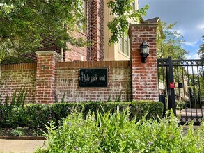 1329 Hyde Park Blvd in Houston, TX - Foto de edificio - Building Photo