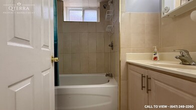 51 Wortham Dr in Toronto, ON - Building Photo - Building Photo