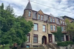 99 12th St, Unit C in Wheeling, WV - Building Photo