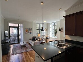 224 S Laurens St, Unit 310 in Greenville, SC - Foto de edificio - Building Photo