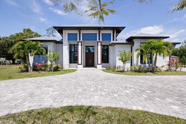property at 6423 Livingston Woods Ln