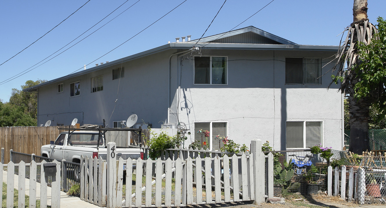 36 Mountain View Ave in Pittsburg, CA - Building Photo