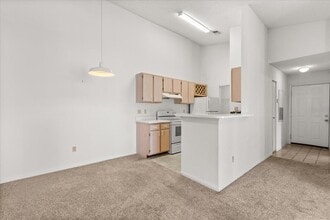 2508 Grassy Point Dr, Unit 202 in Lake Mary, FL - Foto de edificio - Building Photo