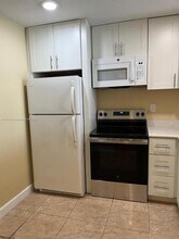 494 NW 165th St in Miami, FL - Building Photo - Building Photo