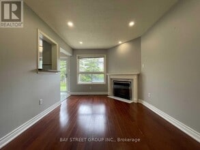 2550 Thomas St in Mississauga, ON - Building Photo - Building Photo