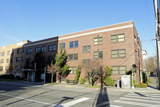 Regan Lee Apartments in Seattle, WA - Building Photo - Building Photo