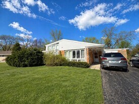 558 Mallard Ln in Deerfield, IL - Building Photo