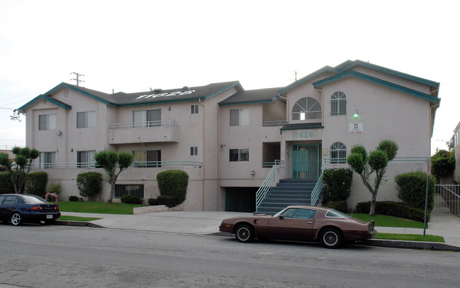 11628 York Ave in Hawthorne, CA - Foto de edificio - Building Photo