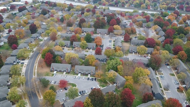 Barrington Park Townhomes in Lenexa, KS - Building Photo - Building Photo