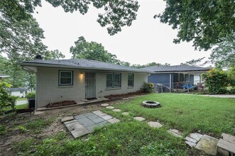 257 Barfield Ave SW in Atlanta, GA - Foto de edificio - Building Photo