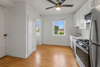 3048 W Cornelia Ave in Chicago, IL - Building Photo - Building Photo